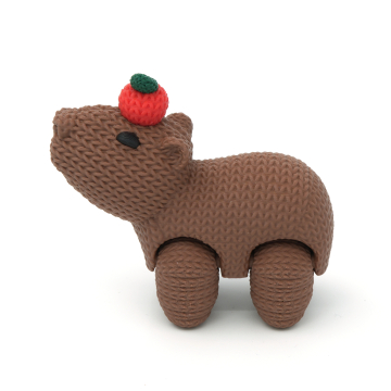 Kapibara sweterkowa z jabłkiem na głowie - Capybara